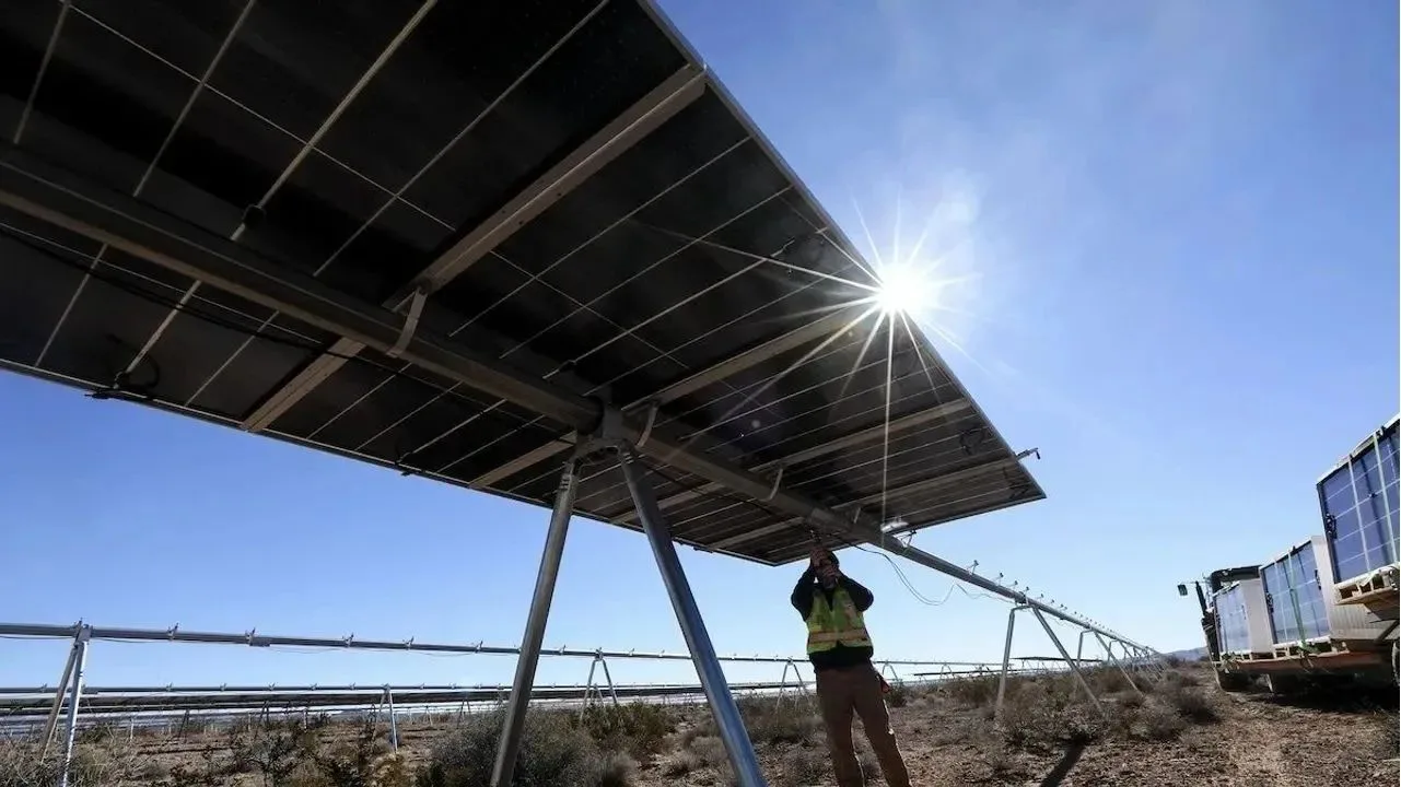 Energia solar e baterias dominarão a capacidade de produção de eletricidade dos EUA em 2024